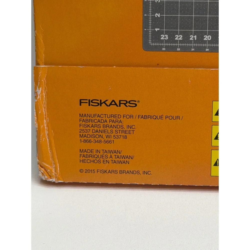Fiskars Fabric Cutting Set 3pc Rotary Cutter 45mm Mat 18x24 Ruler 6.5x24.5